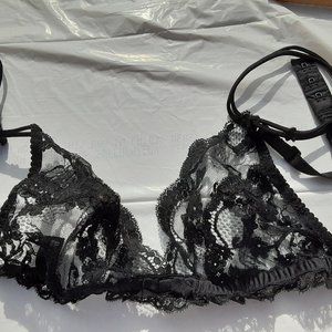 Set  of string panties and and lace bra